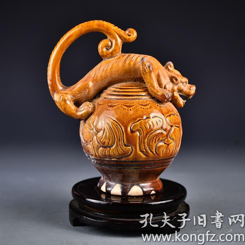 唐黄釉螭龙提果倒流壶