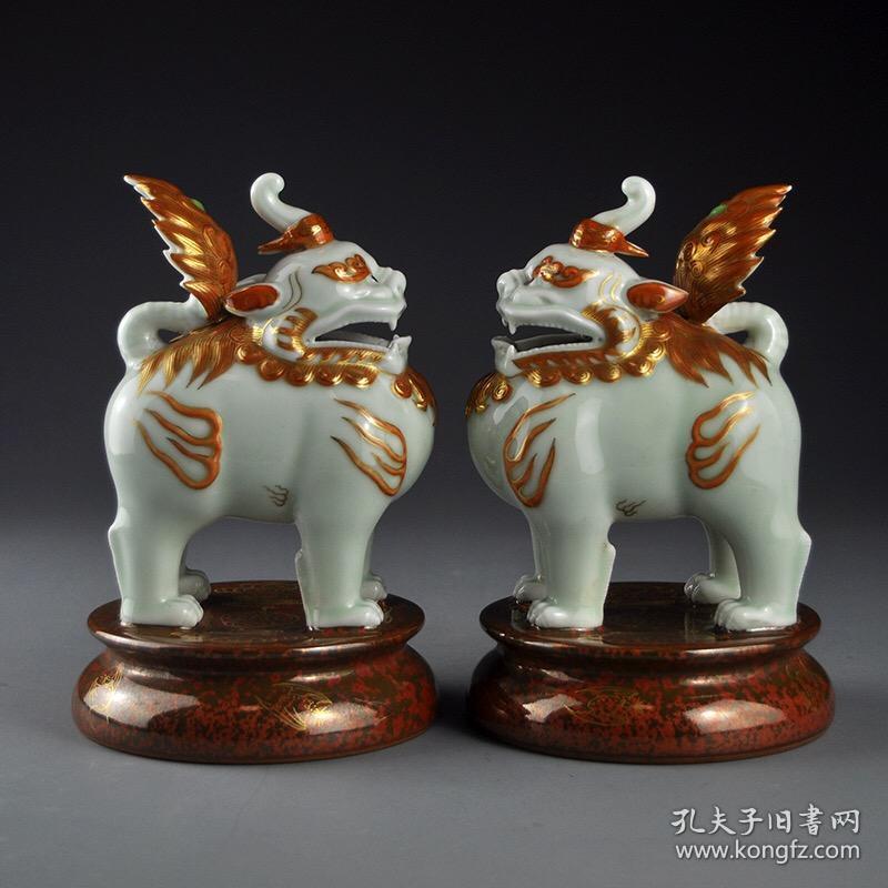 清乾隆矾红描金朝天吼摆件一对