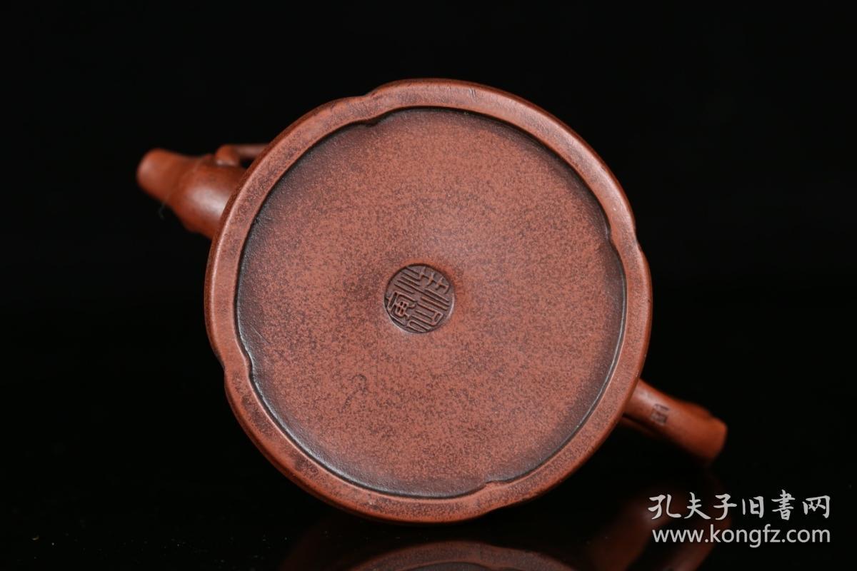 "汪寅仙"款梅花纹紫砂壶