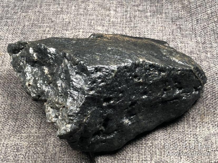 3460 精品级 和田玉 墨玉 戈壁料 原石 1401克