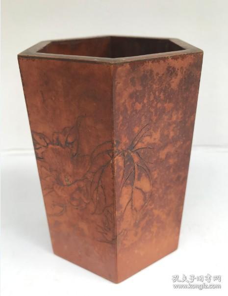 宝庆竹刻60年代花卉虎卧图案全竹簧笔筒