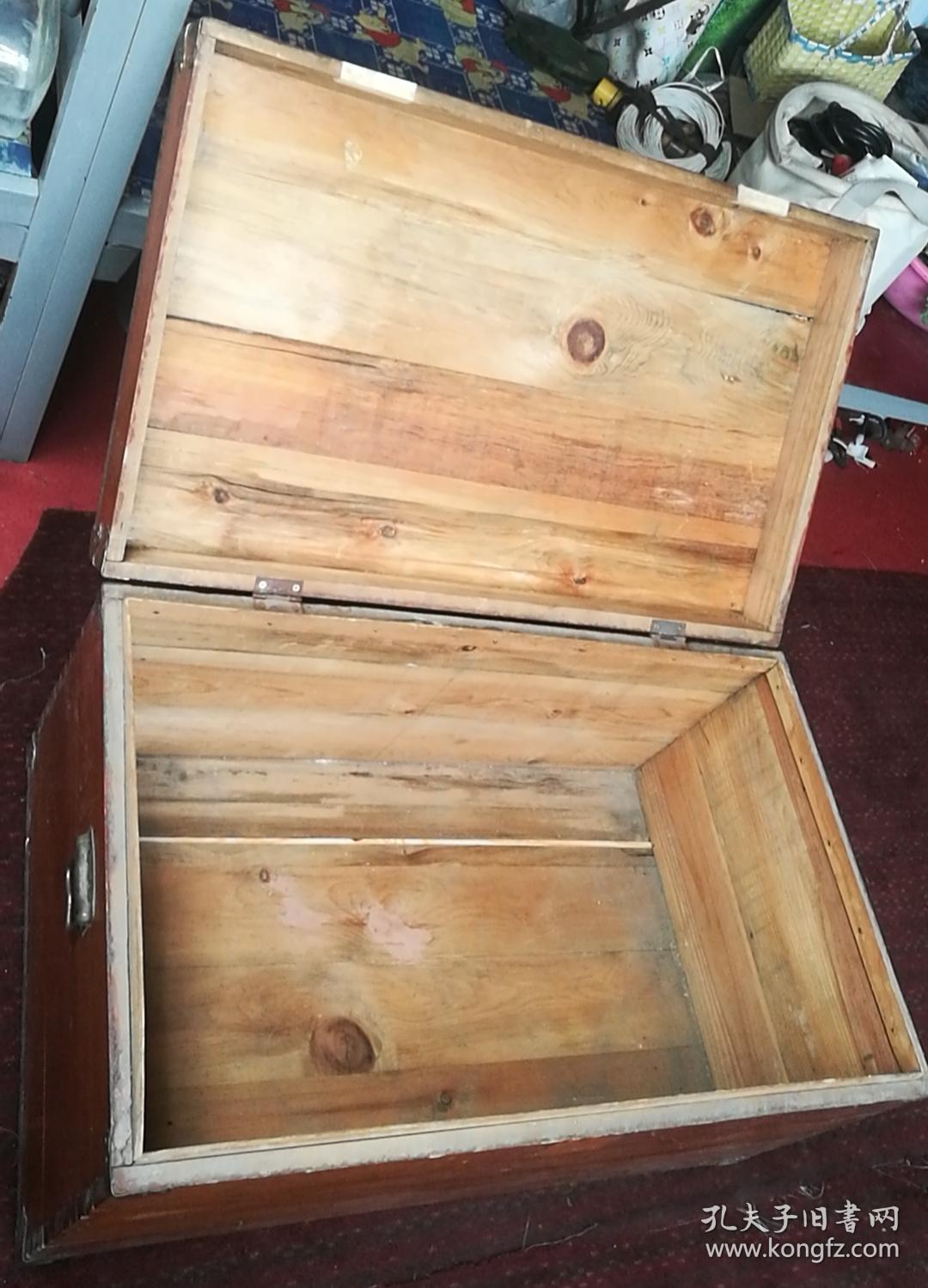 五六十年代的老樟木箱子品相如图所示