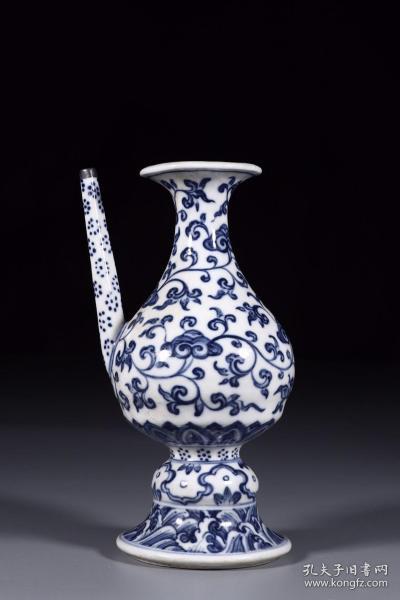 青花缠枝花卉纹军持