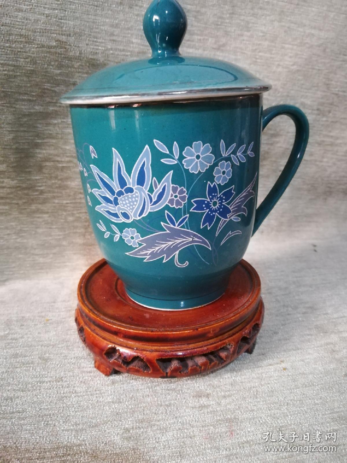 漂亮60年代宣化三瓷霁蓝釉描金花卉茶杯,13*10*13.8cm