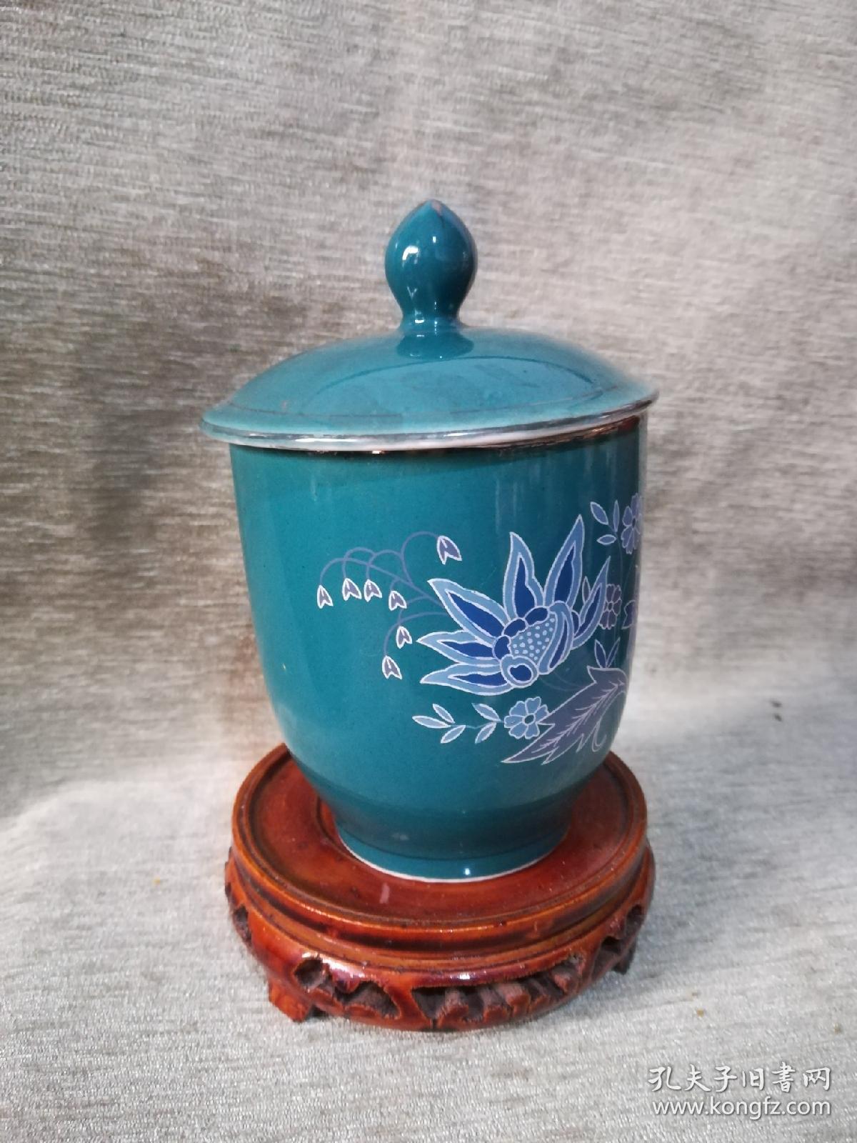 漂亮60年代宣化三瓷霁蓝釉描金花卉茶杯,13*10*13.8cm