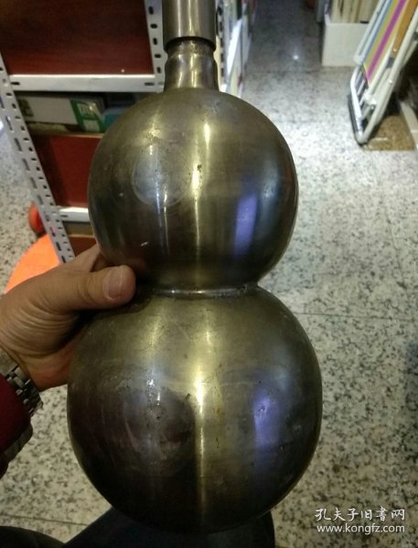 老不锈钢葫芦形状酒瓶一个或是叫葫芦形酒壶一个高30cm下宽15cm左右上