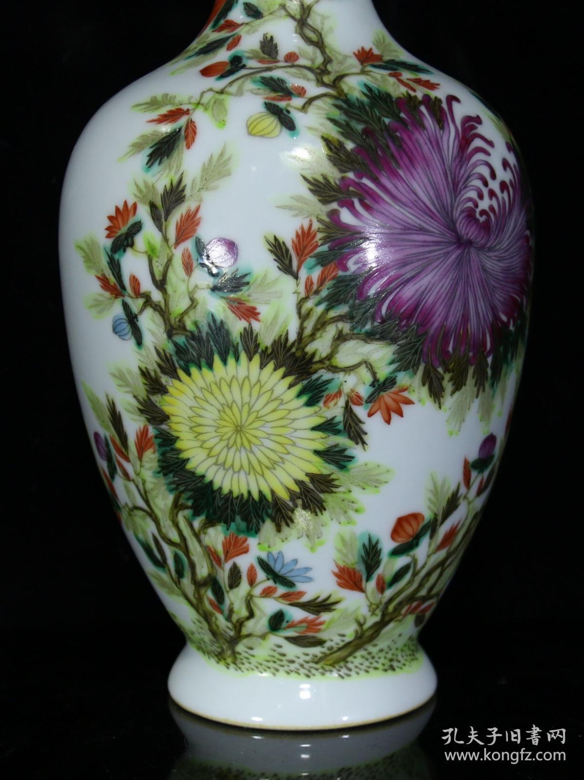 民国王步作粉彩菊花纹瓶