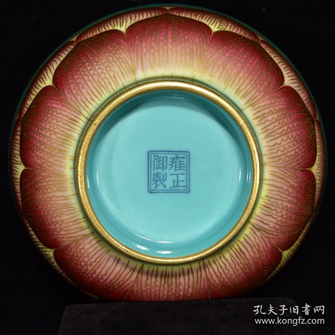 清代雍正珐琅彩描金荷花纹碗