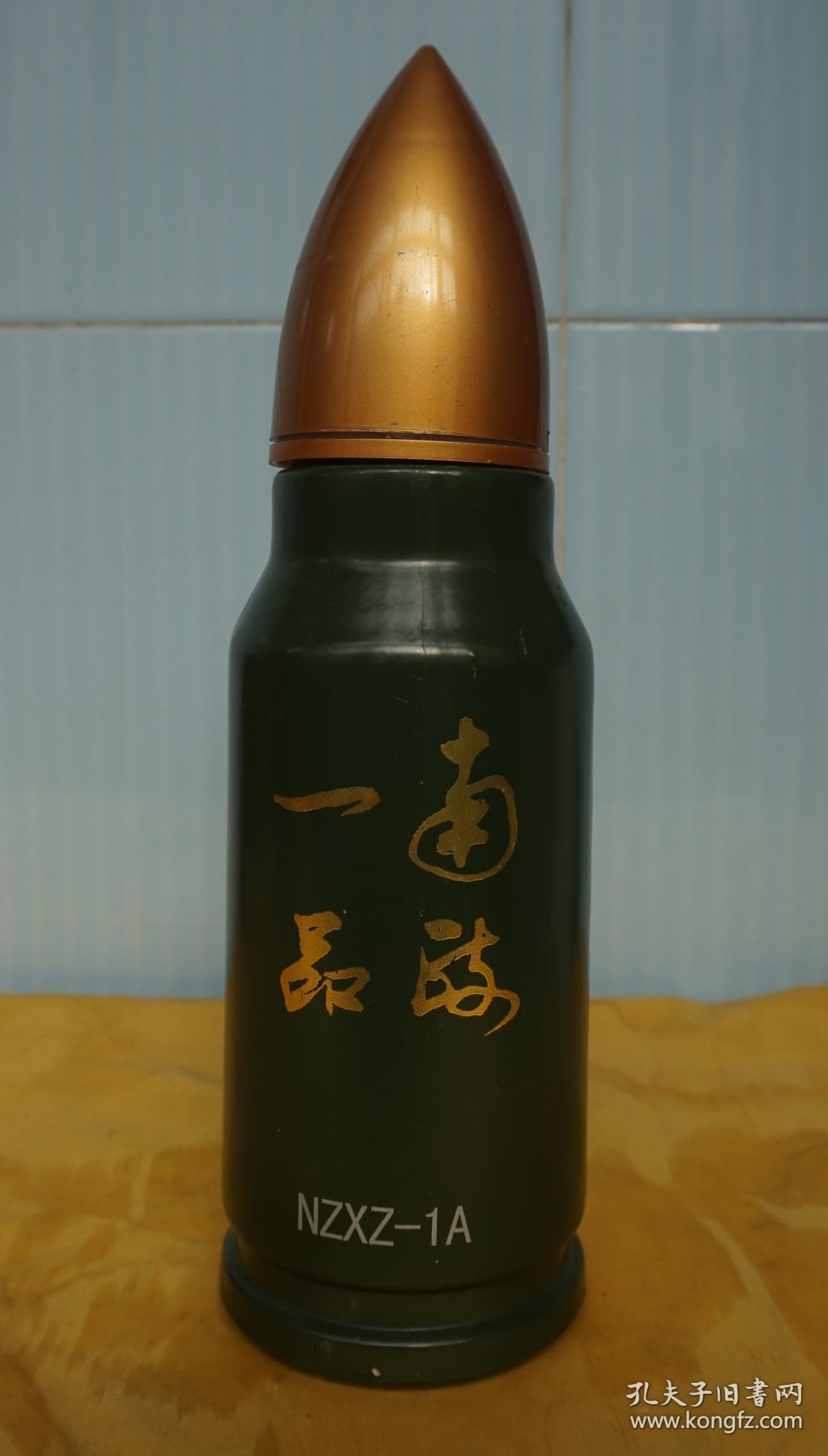 收藏酒瓶 党旗图炮弹形状酒瓶高25厘米一斤装 弹头上一点轻微划痕e1