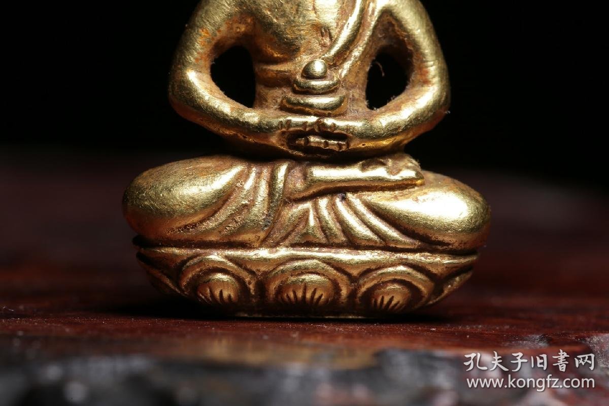 cd唐代:释迦牟尼小金佛高3.5厘米,长2.3厘米,宽1厘米,重23.