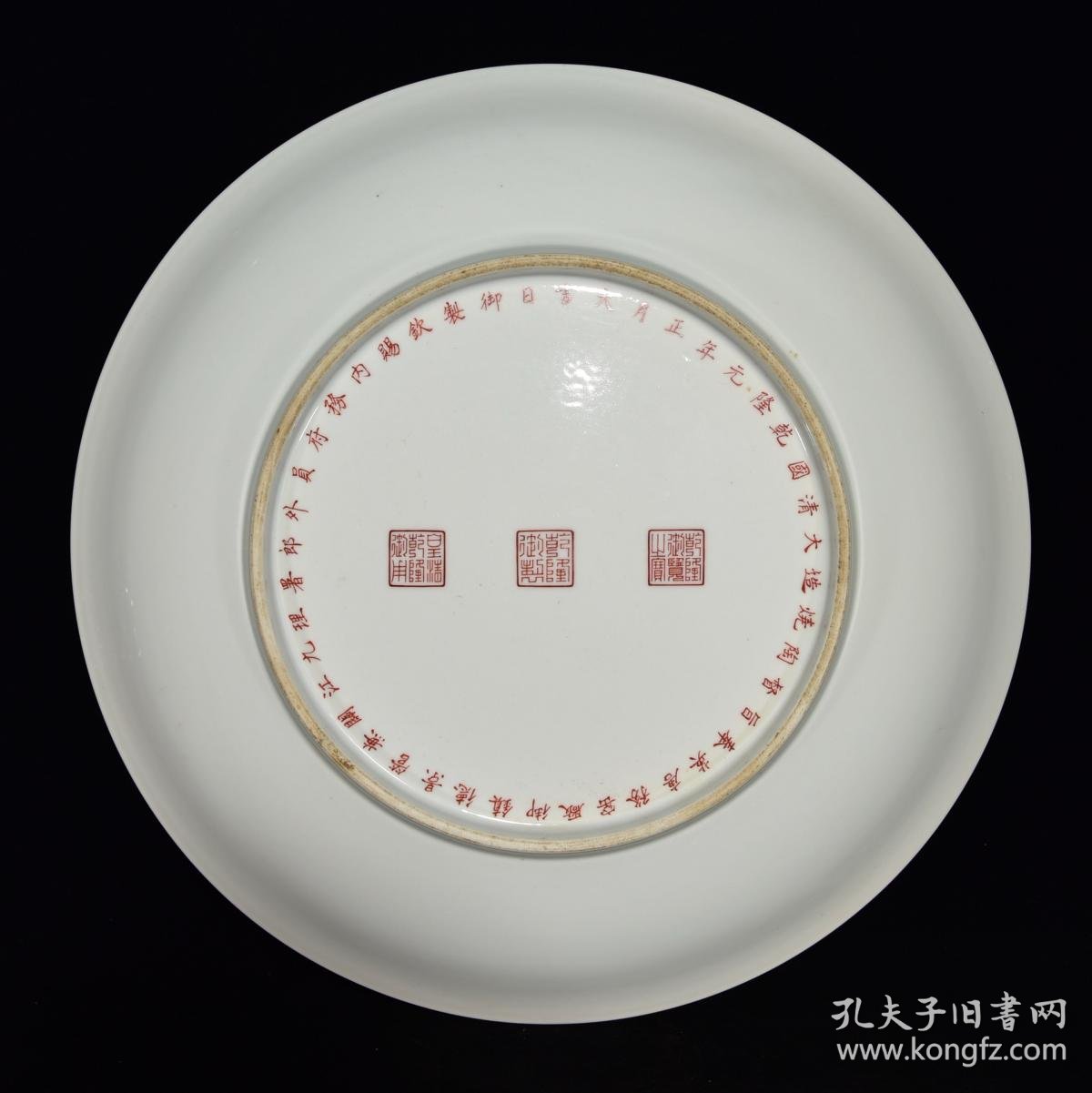 清代乾隆郎世宁作珐琅彩十犬纹盘1.
