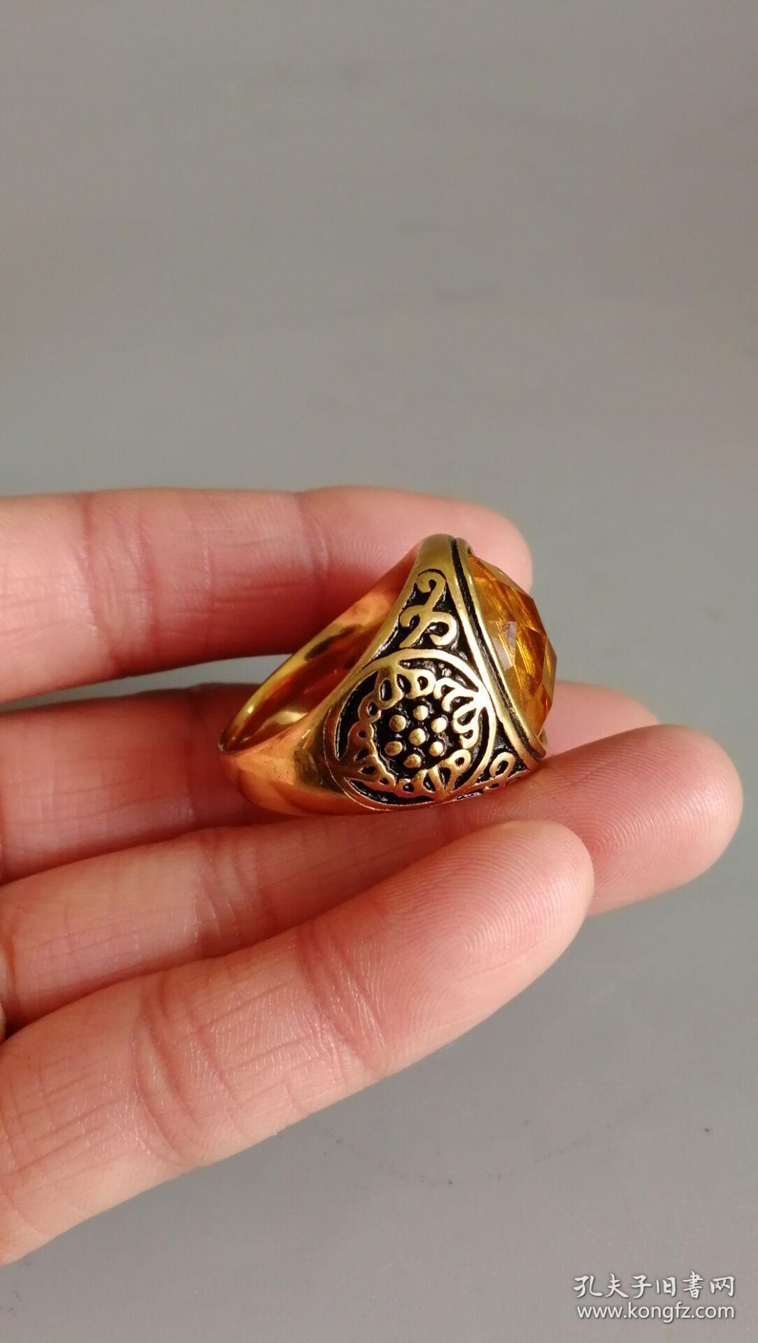 老凤祥黄宝石戒指