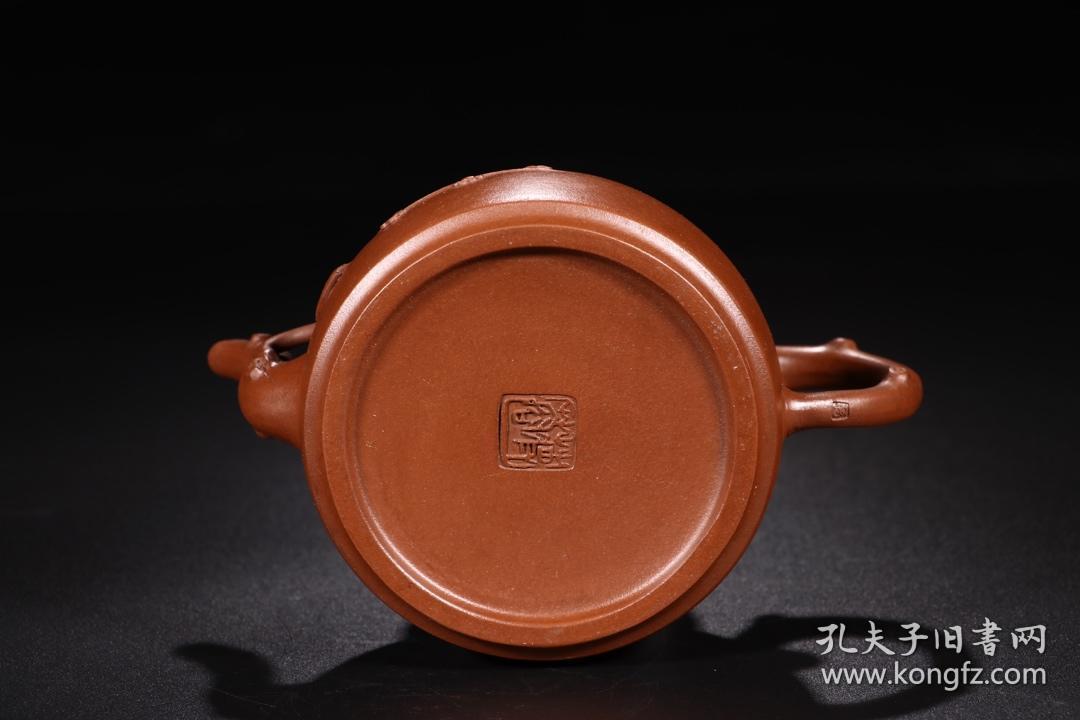 现代:"蒋蓉"款梅花纹紫砂壶