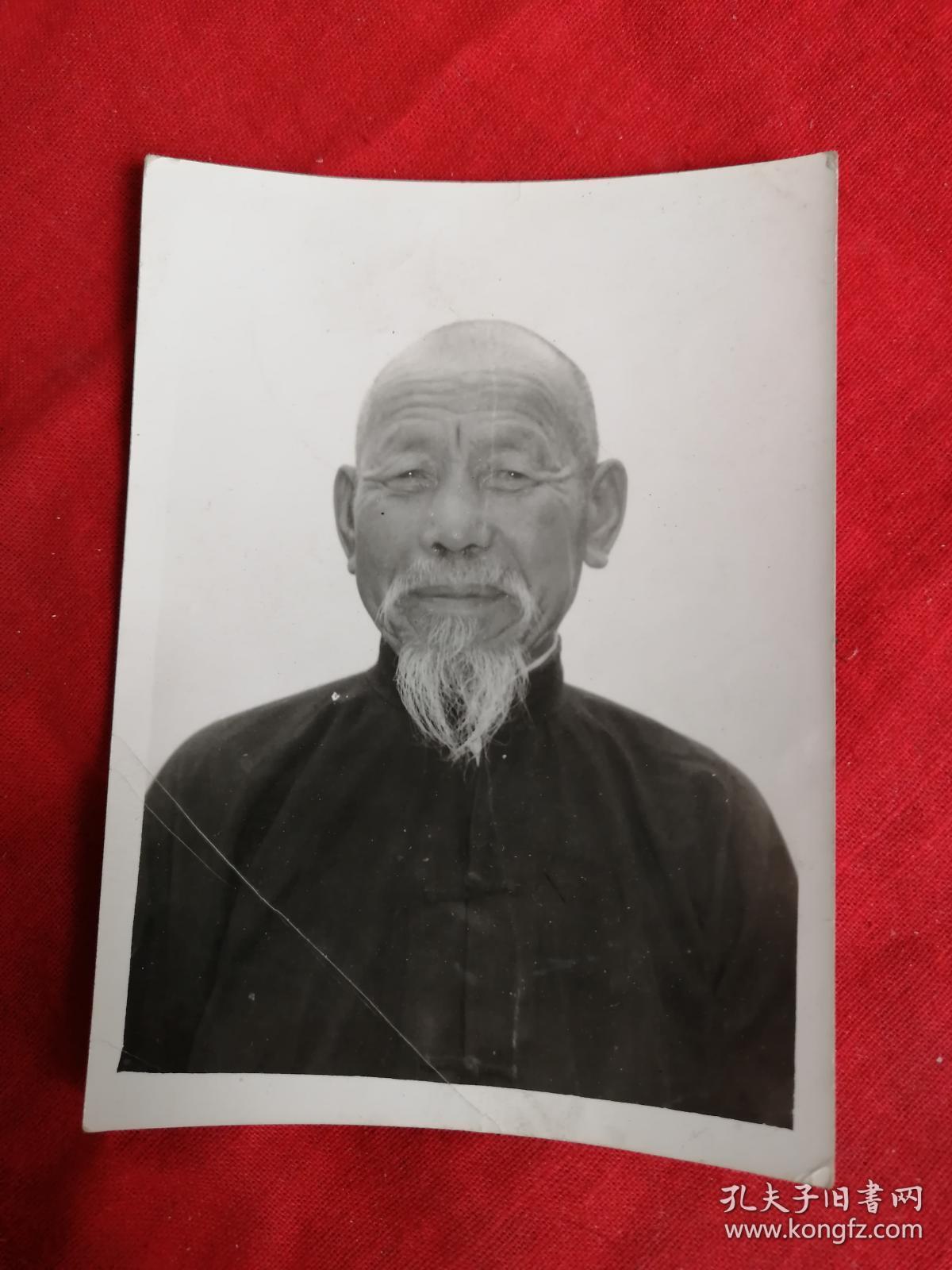 老人老照片一张