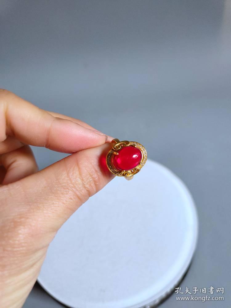 黄金戒指上的红宝石值钱吗?(黄金镶嵌红宝石戒指代表什么寓意)