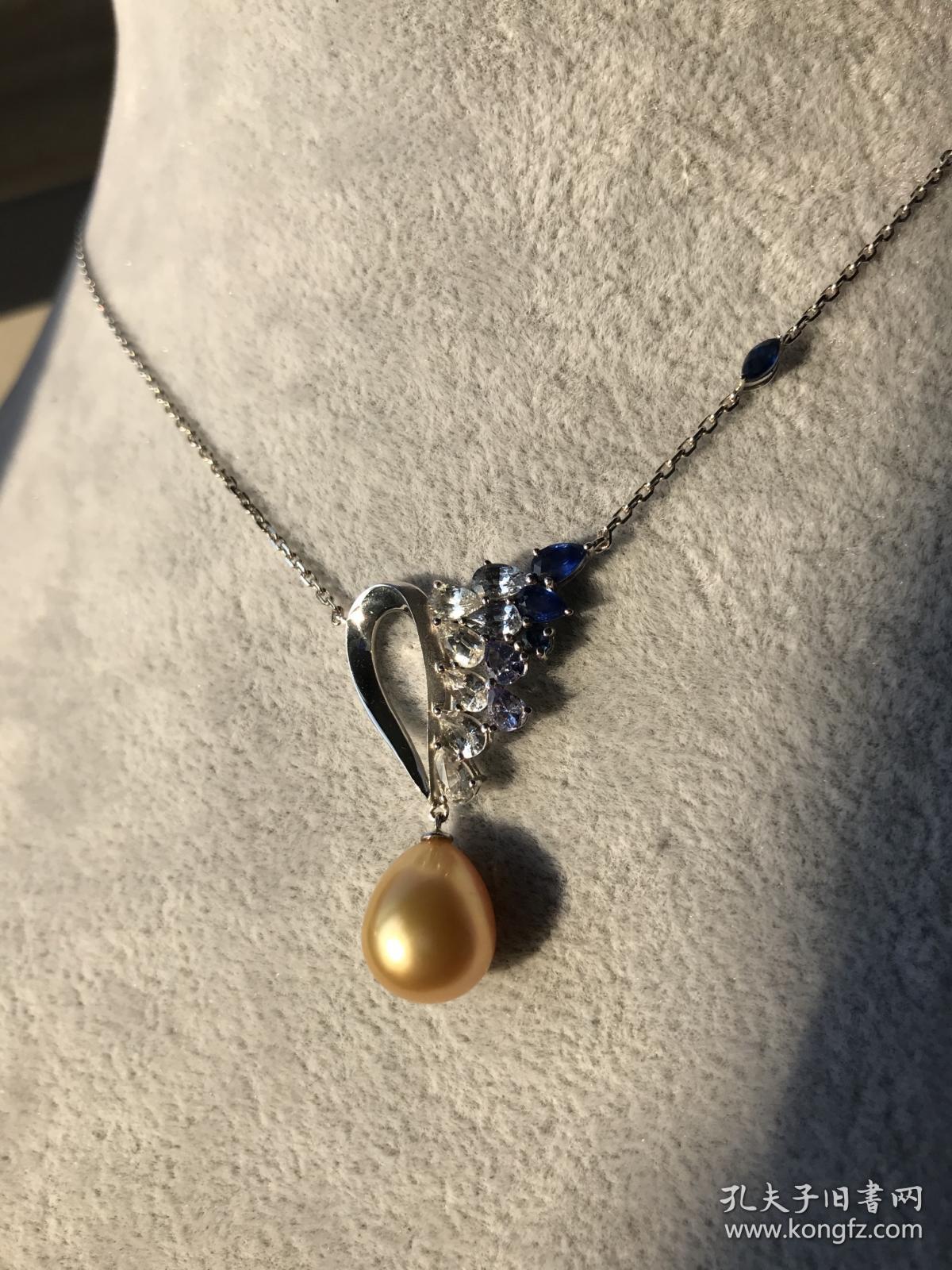18k白金天然海水金珠蓝宝石项链 水滴形菲律宾金珠 12x13mm 配镶蓝