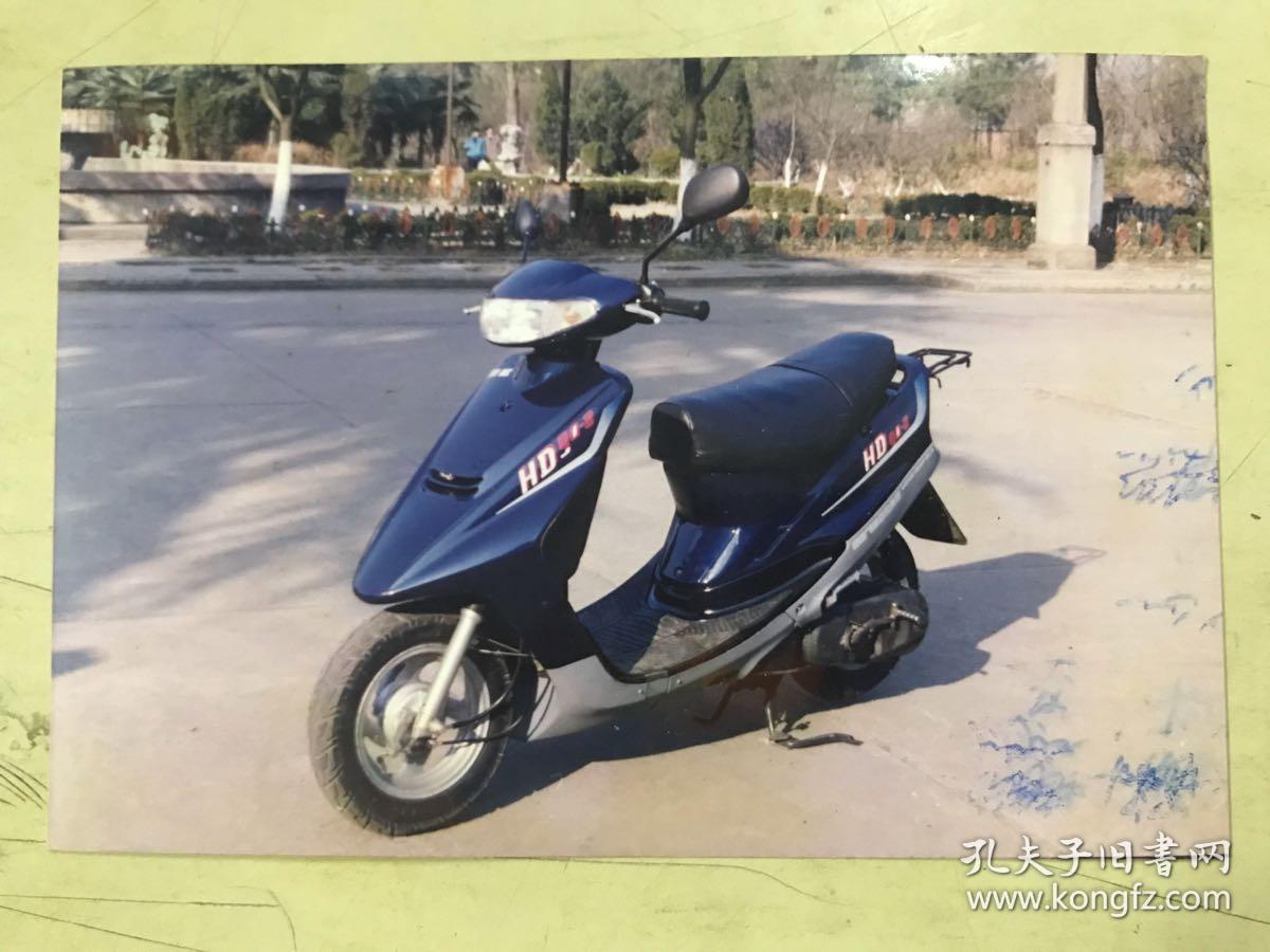 洪都踏板摩托车(照片)