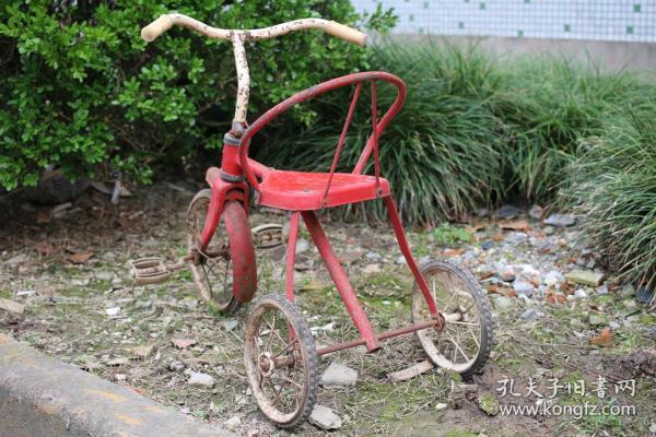 怀旧七八十年代儿童脚踩三轮车 老物件 三轮车的大约尺寸:长73cm,宽38