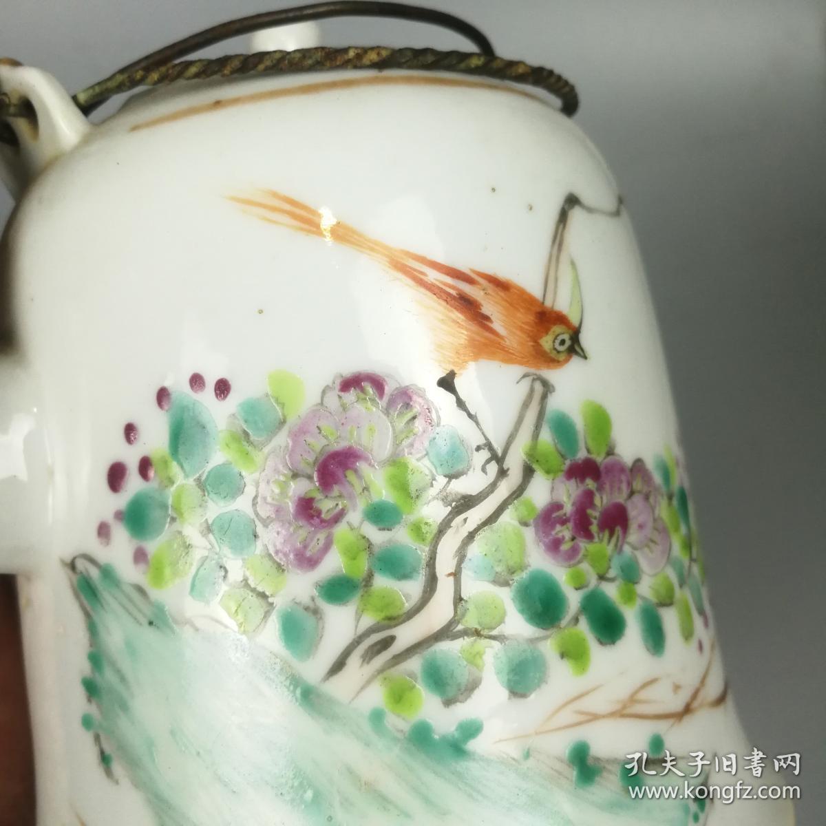清末民国老茶壶珠山西轩云章作粉彩花鸟钟形提梁壶