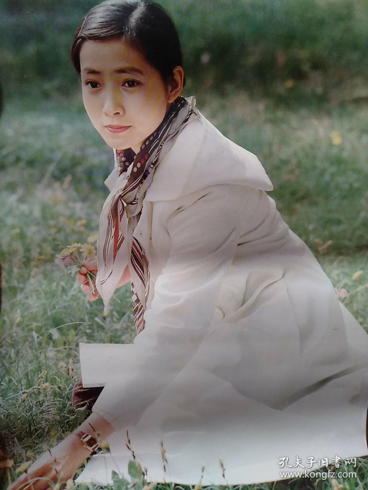 1984年明星挂历13张缺7月份余12张合售:潘虹,龚雪,斯琴高娃,任冶湘