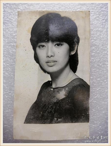 黑白照片:日本电影演员山口百惠
