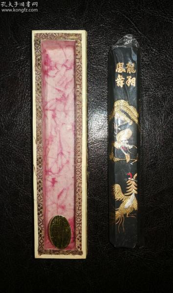 日本回流90年代墨碇 徽歙四宝堂 龙翔凤舞墨 重60.6克,尺寸:13x2.1x1.