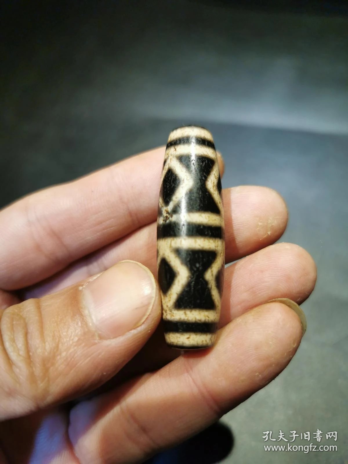至纯高油六眼金刚杵老天珠,方眼上下拼成金刚杵图案,罕见图案,玛瑙