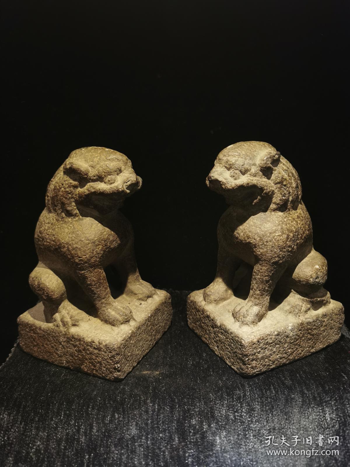 老青石石狮子一对,石兽,包浆浑厚,风化明显,高15cm,单只重3斤左右