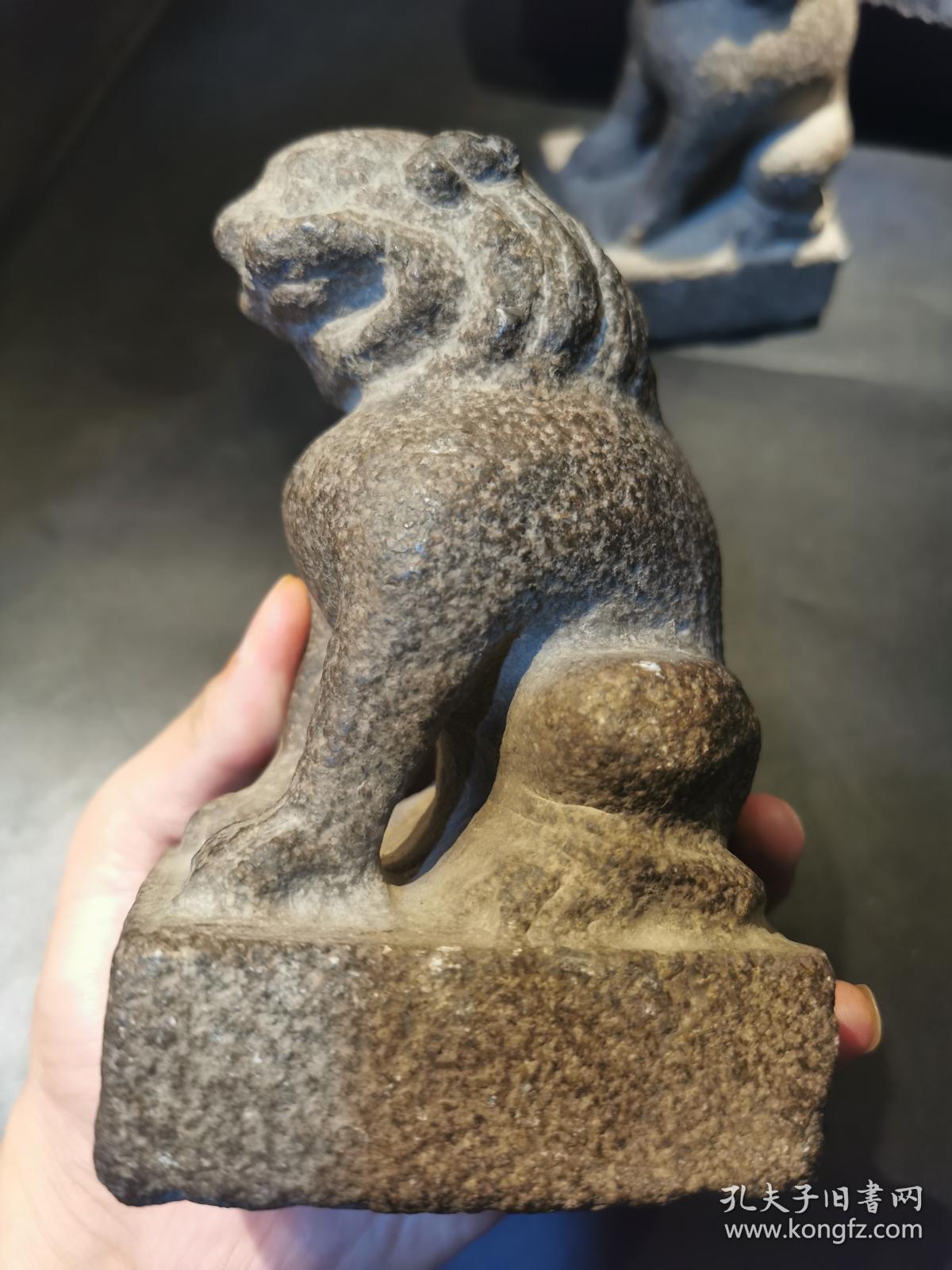 老青石石狮子一对,石兽,包浆浑厚,风化明显,高15cm,单只重3斤左右