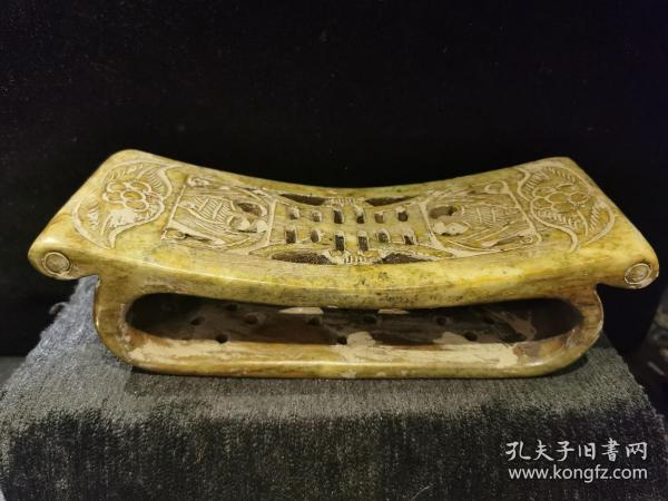 老玉枕,玉枕头,镂空雕刻寿字图案,玉质润泽,手工雕刻简单大气,详细