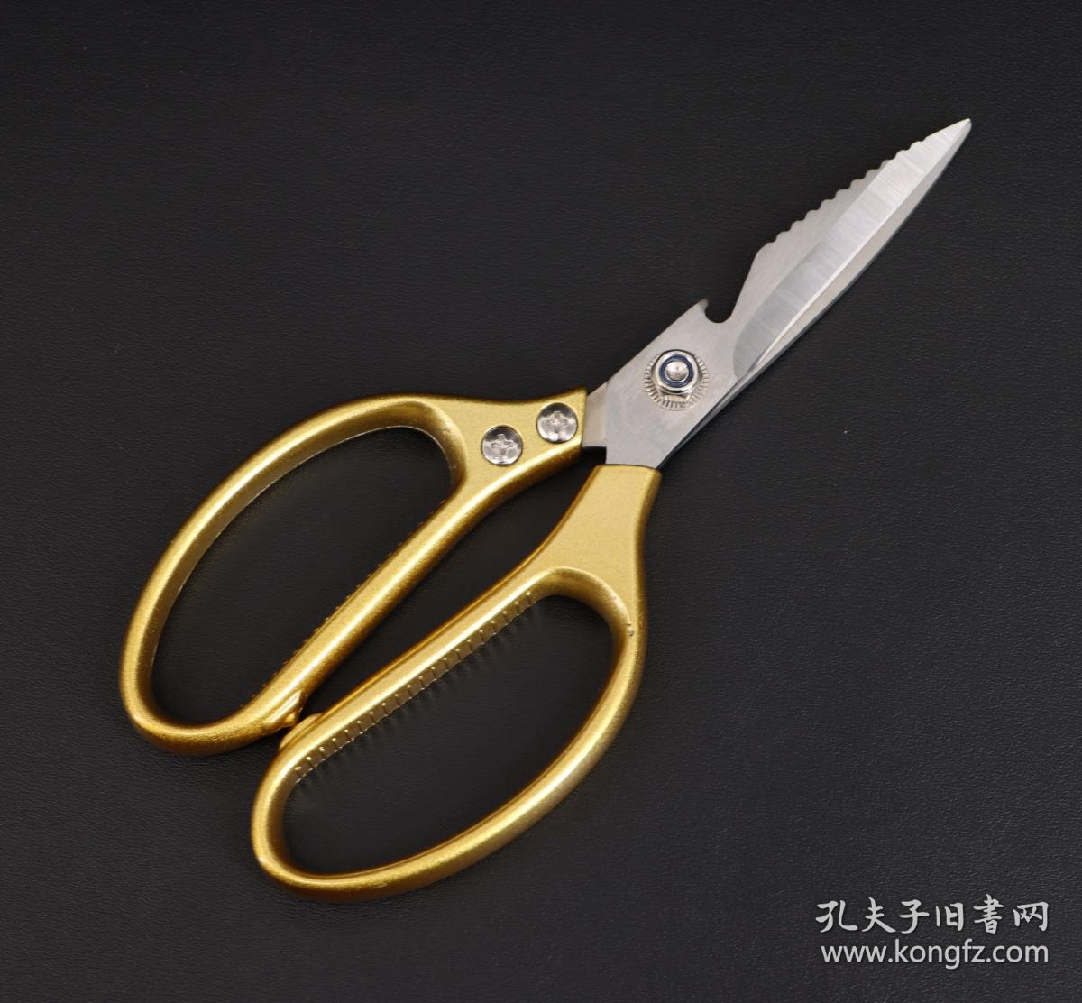 【图】日本购回 原盒 日本制鎏金把柄《大型剪刀》未使用品 刀刃上刻有英文等字样 锋利无比 尺寸长21X把柄宽9CM 重179克 是居家使用的 ...