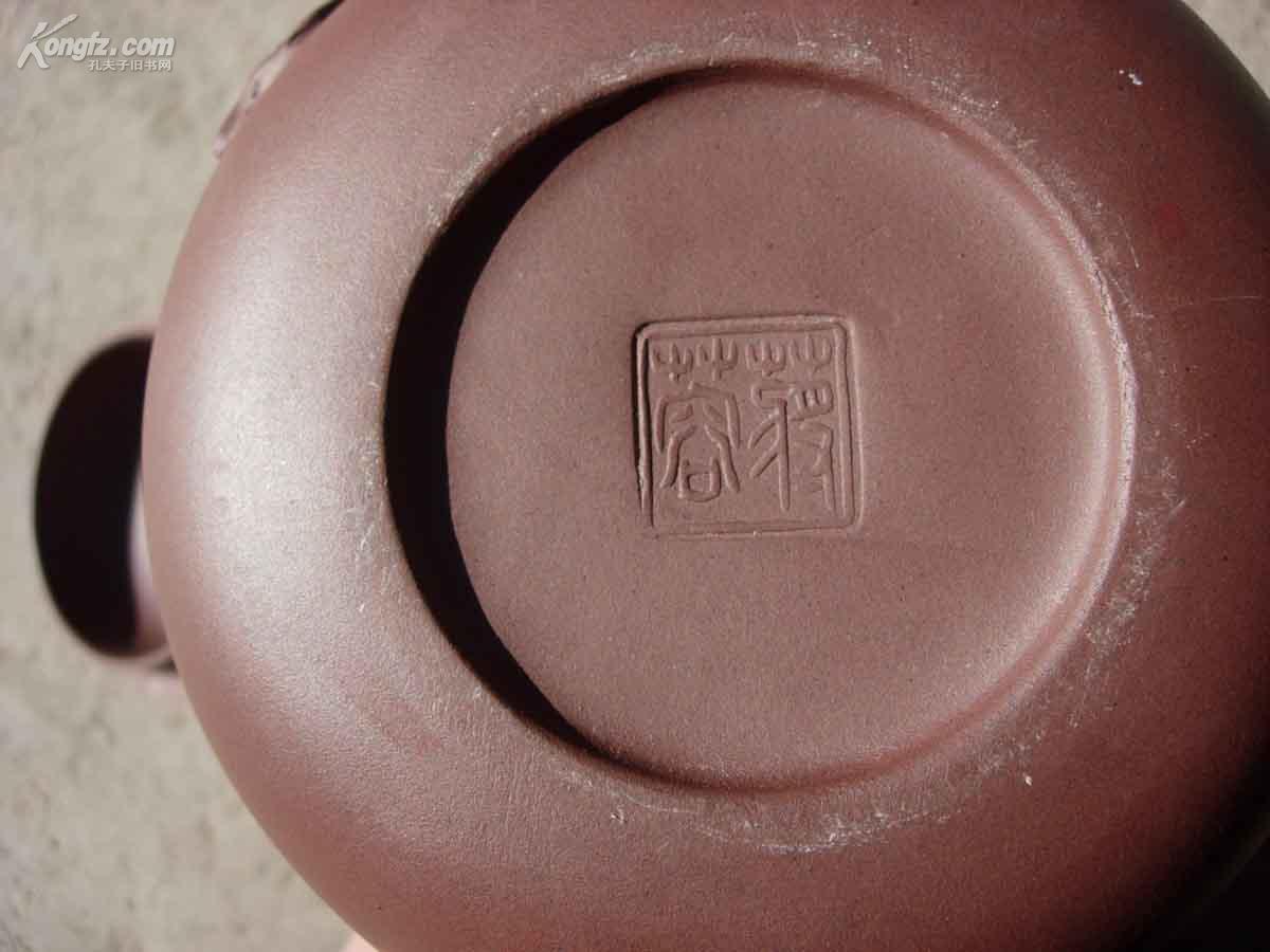 【图】有宜兴紫砂巨匠蒋蓉款:寿桃提梁壶;制作精良;款识清晰,非常考究