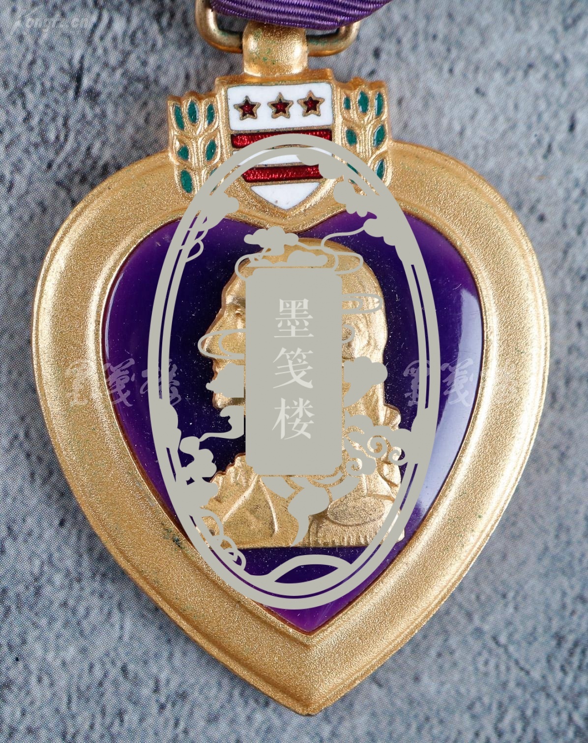 美国紫心勋章一枚另附其他小勋章一枚及原装盒背后刻有formilitary