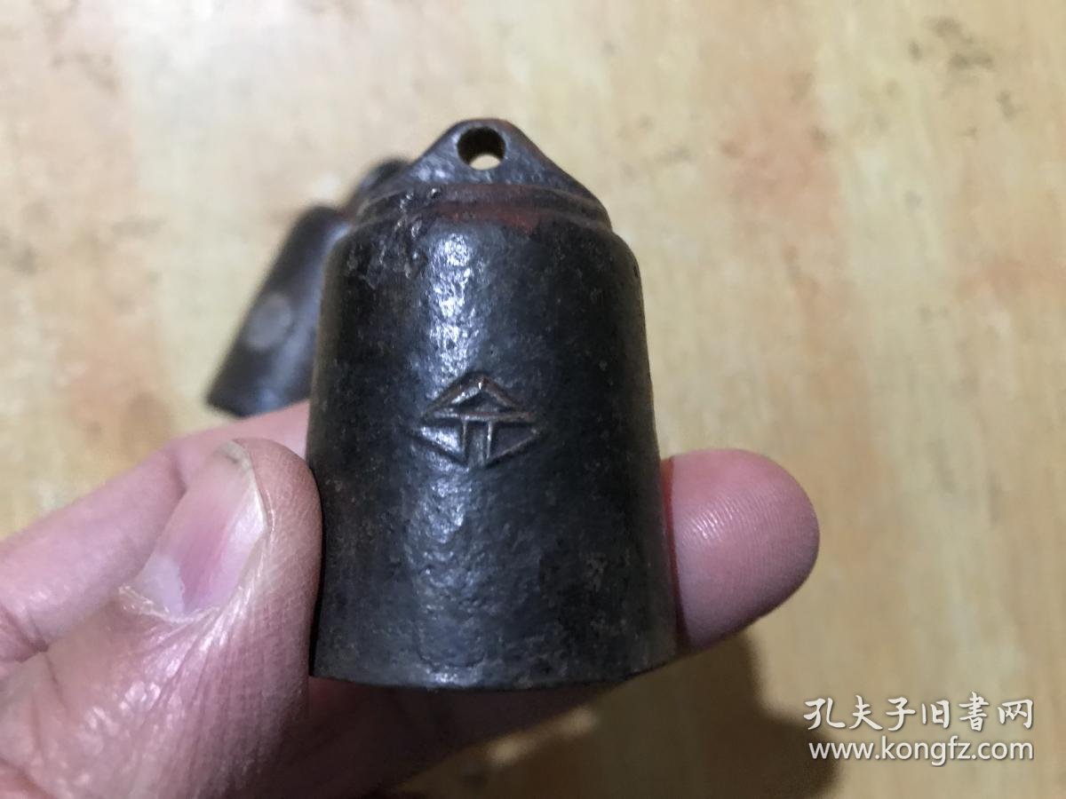 一对满洲国时期的铁秤砣,五公斤的,包老完整